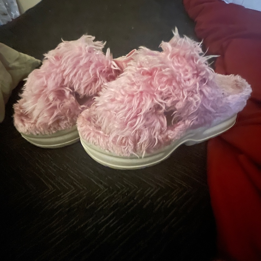 Ugg furry sandals
